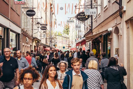 Am 28. und 29. Juni 2019 findet in der Salzburger
Altstadt wieder das beliebte Altstadtfest Linzer Gasse statt.