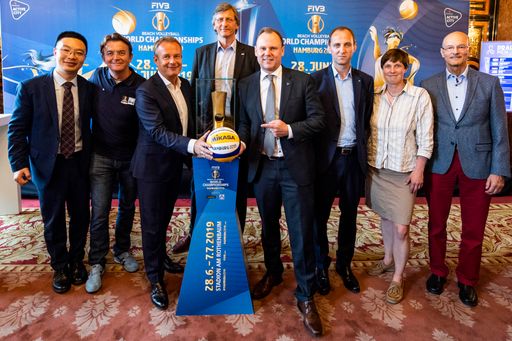  Ehrengäste des Drawing of Lots der FIVB Beach
Volleyball Weltmeisterschaften in Hamburg