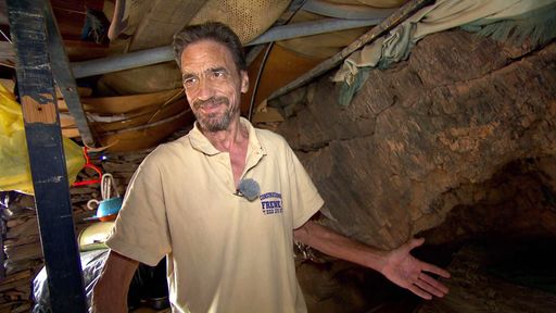 Auswanderer Heinz lebt in einer Höhle auf Gran Canaria / Weiterer
Text über ots und www.presseportal.de/nr/6605 / Die Verwendung
dieses Bildes ist für redaktionelle Zwecke honorarfrei.
Veröffentlichung bitte unter Quellenangabe: "obs/RTL II"