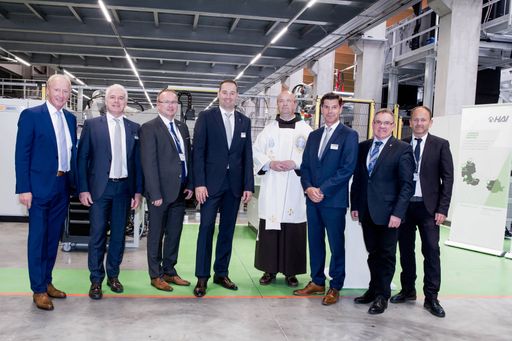 Vorschau Bild von Vlnr: Wolfgang Rathner/GF Fill GmbH Gurten, Michael
Heußen/GF HAI Extrusion Germany, Johannes Waidbacher/Bürgermeister
Braunau, Rob van Gils/CEO HAI-Gruppe, Pfarrer Severin Piksa, Markus
Schober/GF HAI Österreich und Deutschland, Johann
Prillhofer/Bürgermeister Neukirchen a.d. Enknach, Andreas Fill/GF
Fill GmbH Gurten