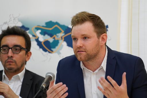 Vorschau Bild von Sebastian Holler spricht über seine Initiative EUROPE GOES SILK
ROAD.