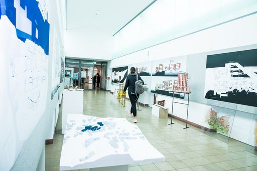 Vorschau Bild von Jetzt zu den Zulassungsprüfungen an der Kunstuniversität Linz
anmelden © Fotostudio Eder / Juliana Tasler