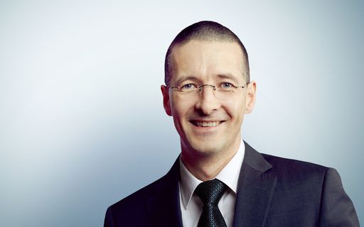  Dr. Bertram Burtscher - Partner bei Freshfields in
Wien