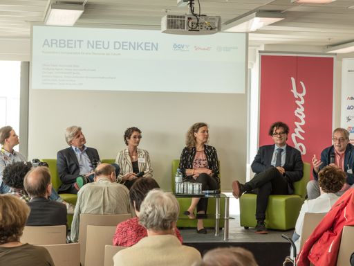 Vorschau Bild von v.l.n.r.: Xenia Kopf (Smart Austria), Wolfgang
Aigner (Wiener IT-Genossenschaft New World of Work), Barbara Pogacar
(ÖGV), Ela Kagel (Supermarkt Berlin), Trebor Scholz (The New School
N.Y.)