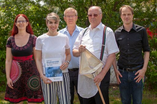 v.l.n.r.: Mag. Sylvia Wohatschek (Zentralverband
der Kleingärtner), DI Anna Moyses (AGES), Ing. Wilhelm Wohatschek
(Zentralverband der Kleingärtner), Univ.-Doz. Dr. Gerhard Bedlan und
Dr. Swen Follak (AGES)