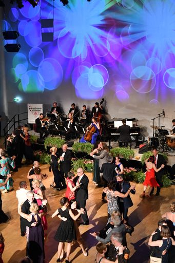 Alles Walzer im Ballroom mit Divertimento Viennese