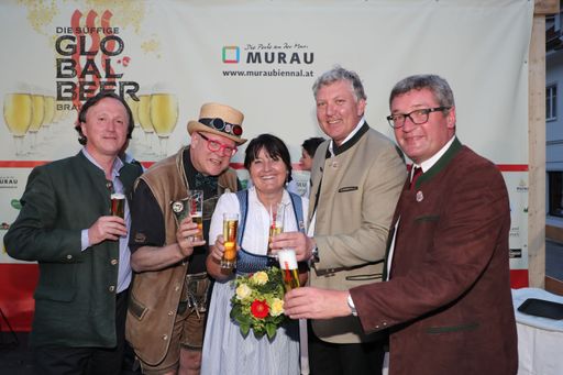  Ernst Wachernig, Conrad Seidl, Manuela Kohm, Thomas
Kalcher und Josef Rieberer bei der Global Beer-Eröffnung