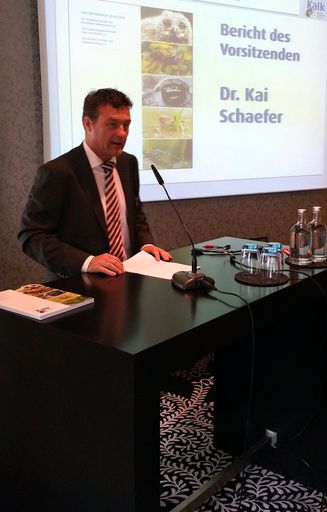 Der BVK-Vorsitzende Dr. Kai Schaefer auf der
Mitgliederversammlung des Verbandes in Leipzig / Weiterer Text über
ots und www.presseportal.de/nr/50389 / Die Verwendung dieses Bildes
ist für redaktionelle Zwecke honorarfrei. Veröffentlichung bitte
unter Quellenangabe: "obs/Bundesverband der deutschen Kalkindustrie
e.V./BVK"