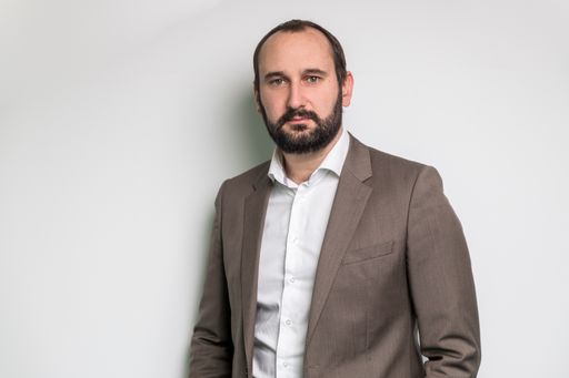  Christian Kellner, Director Compliance & Master
Data bei Bisnode D&B Austria: „Wirtschaftsauskünfte sind jeden
einzelnen Euro wert, den sie kosten. Sie zahlen bei uns gerade
einmal 5,50 Euro am Tag und sind ausreichend über potentielle
Geschäftspartner informiert.“