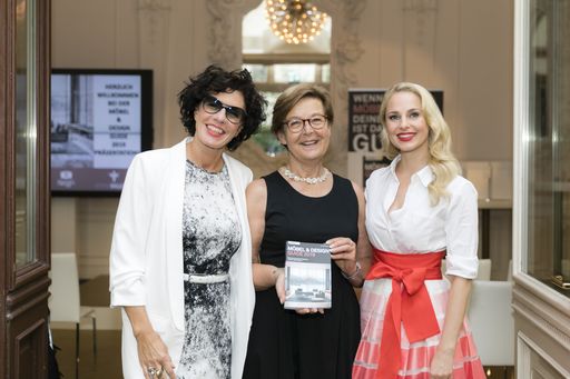  https://www.apa-fotoservice.at/galerie/19064 Im Bild v.l.n.r.
Hannah Neunteufel (Hausherrin ViennaBallhaus) Anna M. Del Medico
(Herausgeberin und Autorin Möbel & Design Guide) und Silvia
Schneider (Moderatorin)