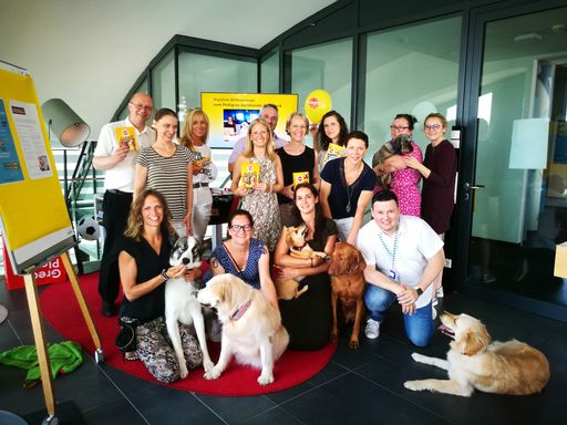 Medienvertreter, Geschäftspartner und Mars
Mitarbeiter mit den eigenen Hunden beim ersten Pedigree
Bürohunde-Frühstück im Office von Mars Austria