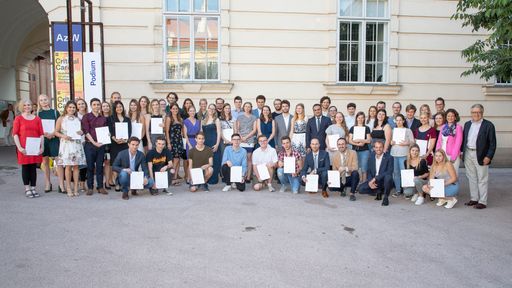  107 Stipendiaten und 21 Lehrlinge wurden heuer
ausgewählt, mit den Austauschprogrammen der
Marshallplan-Jubiläumsstiftung in die USA zu reisen. Ein Teil von
ihnen sowie Honoratioren kamen zum Marshallplan Symposium.