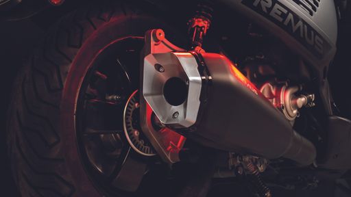 Vorschau Bild von Neue REMUS Scooter Designlinie. Extravagantes
Auftreten, einzigartig sportlicher Sound, mehr Leistung und
Drehmoment durch innovative Entwicklung. EURO4 homologiert.