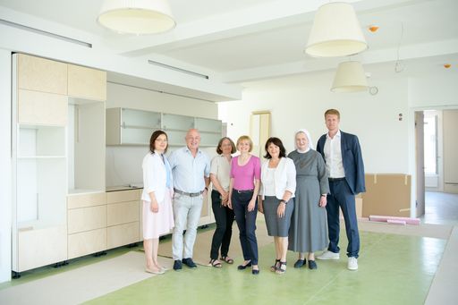 https://www.apa-fotoservice.at/galerie/19144 Wien -
Bezirksvorsteherin des 13. Wiener Gemeindebezirks Silke Kobald,
besucht den Neubau des Pflegewohnhauses San Damiano in Ober St. Veit