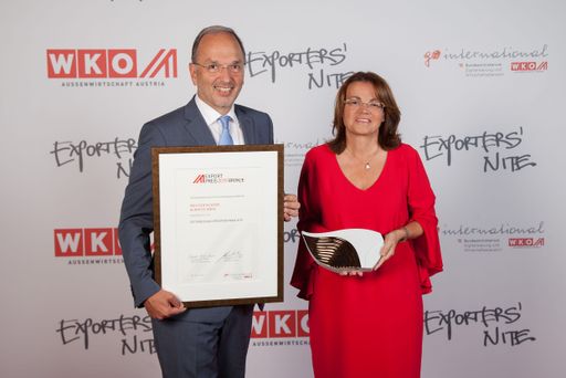 Vorschau Bild von KommR DI Peter Malata und Mag. Daniela Malata
freuen sich über die hohe Auszeichnung – eine Anerkennung für das
internationale Engagement von W&H.