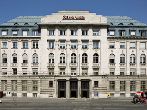 Vorschau Bild von Noch ist das altehrwürdige Gebäude am Wiener
Schottenring nicht eingerüstet. Das geschichtsträchtige Gebäude wird
in den kommenden Monaten eine Komplettsanierung erfahren.