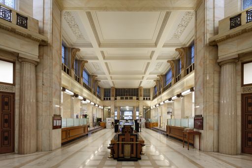 Vorschau Bild von In der prächtigen Halle im Erdgeschoss des Gebäudes
wird ein Lebensmittelhändler mit einem exklusiven
Gastronomie-Angebot und einem hochwertigen Supermarkt einziehen.