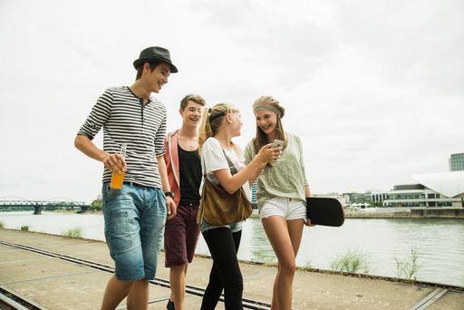 Für SchülerInnen & Lehrlinge: ein rund-um-die-Uhr
Öffi-Ticket für NÖ, BGLD & Wien