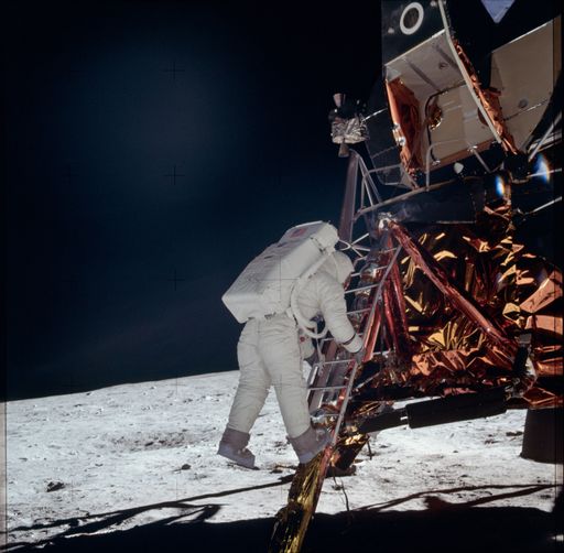 "50 Jahre Mondlandung" außergewöhnliche Einblicke in die
Geschichte der Mond-Missionen / "Apollo: Missionen zum Mond" (©
NASA). Weiterer Text über ots und www.presseportal.de/nr/107804 /
Die Verwendung dieses Bildes ist für redaktionelle Zwecke
honorarfrei. Veröffentlichung bitte unter Quellenangabe:
"obs/National Geographic"