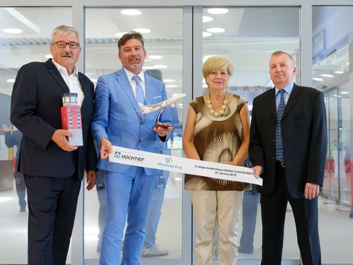 Vorschau Bild von Feierliche Eröffnung Flughafen Budweis - Terminal
01