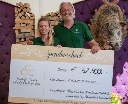 BILD zu OTS-Schirmherrin Juliane Bogner-Strauß und Robert Riedl
(PERI Group): Stolze 42.833 EURO bei der 6. PCCC gesammelt!