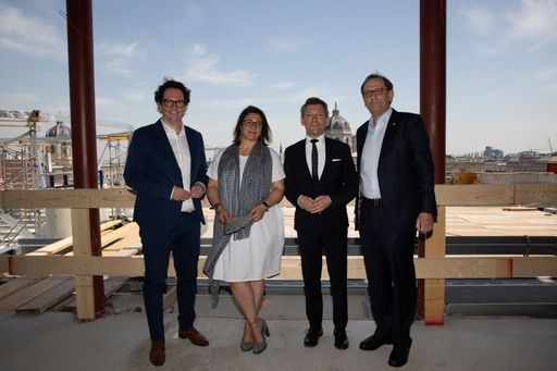 v.l.n.r.: Bezirksvorsteher Markus Reiter,
Kulturstadträtin Veronica Kaup-Hasler, Sektionschef Jürgen Meindl
sowie MQ Direktor Christian Strasser