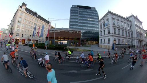 Vorschau Bild von Beim vienna passathon 2019 drehte sich alles um 28
Leuchtturmobjekte. Im Bild die weltweit erste Sanierung zum
Plusenergie-Hochhaus der TU Wien