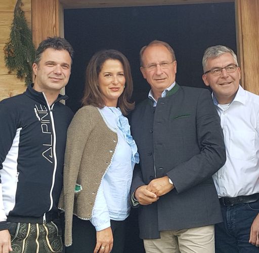 Rupert Quehenberger, Präsident LK-Salzburg; Michaela Kaniber,
Bayerische Staatsministerin für Ernährung, Landwirtschaft und
Forsten; Kurt Weinberger, ÖHV-Vorstandsvorsitzender; Josef
Schwaiger, Agrarlandesrat Salzburg