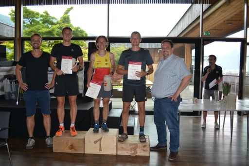 Vorschau Bild von Siegerehrung Marathonbewerb – vl. Zeitnehmung Lukas
Bernardi, 2. Platz Lukas Mölk, 1. Platz Robert Leitner, 3. Platz
Andreas Eberharter, BGM. Weerberg & Leiter FeuerWerk | SichtBAR
Gerhard Angerer