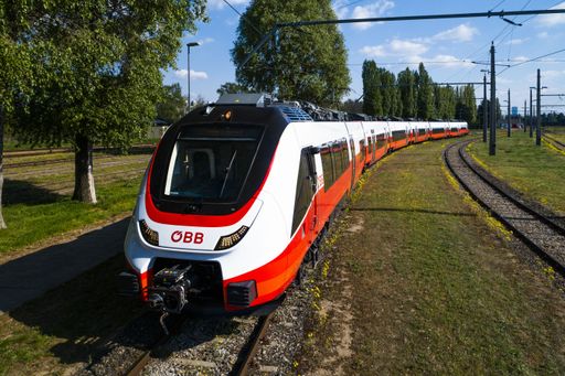  Unterwegs nach Vorarlberg: Der neue Regionalzug ÖBB Cityjet
TALENT3 ist beim Bus-Bahn-Mobiltag am 16. Juli in Dornbirn erstmals
für die Vorarlberger Bevölkerung zu besichtigen.