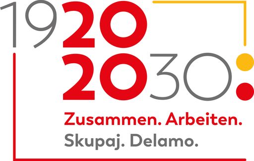Logo des Jugendpreises, Symposiums, der Ausstellung, und des
Festaktes zu 100 Jahre Kärntner Volksabstimmung. All diese Aktionen
finden ab Herbst 2019 - unter dem Titel „1920-2020-2030“ – Zusammen.
Arbeiten. – Skupaj. Delamo.“ statt.