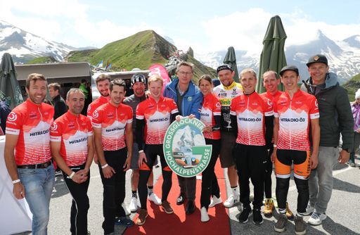Die Teilnehmer der Ö3-Wecker Glocknerchallenge mit Dr. Johannes
Hörl (Vorstand Großglockner Hochalpenstraßen AG - Bildmitte)