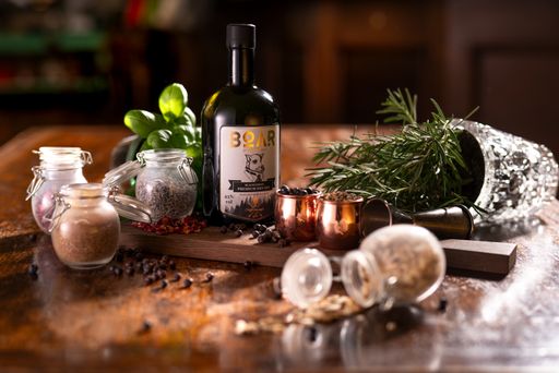 BOAR Gin / Gin des Jahres 2019 / Weiterer Text über ots und
www.presseportal.de/nr/134532 / Die Verwendung dieses Bildes ist für
redaktionelle Zwecke honorarfrei. Veröffentlichung bitte unter
Quellenangabe: "obs/BOAR Distillery im Schwarzwald/BOAR Gin"