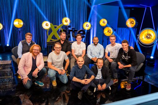  Die Gewinner des Xcite Event presented by 360 Lab
(1. Reihe v.l.n.r.): Rupert Barksfield (COO Pynk), Dmitry Fedotov
(COO Classerium), George Laliashvili (CCO Stack), Dachi Gubadze (COO
Stack) (2. Reihe v.l.n.r.): Dirk Wilfling (CEO Algoly), Brian Piehl
(CEO Classerium), Stephan Glauninger (CTO Trackbar), Jakob Jakubov
(CEO SPRT), Lukas Butt (COO Trackbar), Stefan Schade (CTO Trackbar)