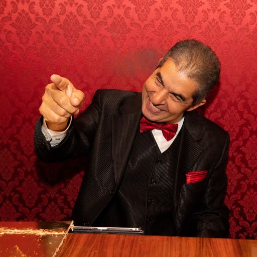 Frantisek Drafi ist Korrepetitor an der Wiener Staatsoper und
spielt nebenbei im Café Prückel und in der Bonbonniere Pianobar in
Wien.