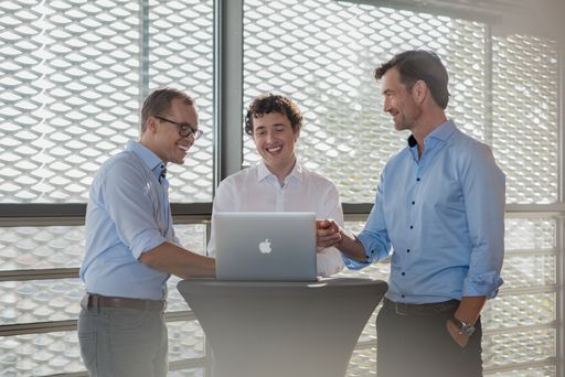 Martin Behrens, Sebastian Gierlinger und Lukas
Keller (v.li.) starten mit der Self Service Version von presono die
„Next Generation of Presentation“