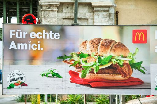  Für echte Amici. Die neuen Plakate von McDonald’s
Österreich.