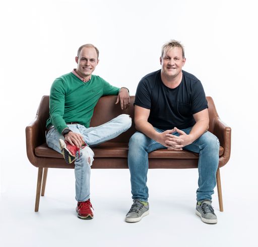  Philipp Zimmermann und Richard Hirschhuber von der
Greenstorm Mobility GmbH bieten Hoteliers mit Ihrem Tauschkonzept
die Chance, sich ebenfalls entspannt zurückzulehnen