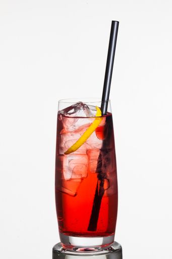  Alperitif - Spritz mit 4 cl Alperitif und 20cl
Tonic Water