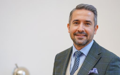  Österreichisches Know-How am größten Flughafen der
Welt - Rechtsanwalt Dr. Kazim Yilmaz berät die niederösterreichische
Indect Gruppe