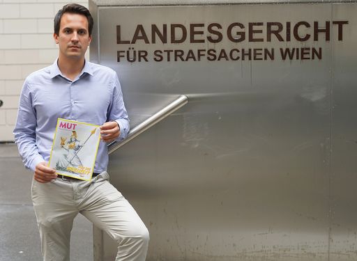 NEOS Wien Klubobmann Christoph Wiederkehr vor dem Wiener
Landesgericht