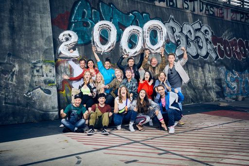 Vorschau Bild von Basti, Mandy, Rick, Leon, Joe, Andre (erste Reihe vlnr.) Peggy,
Paula, Nik, Zoe, Milla (Mitte) Krätze, Jannes, Alina, Kim, Schmidti