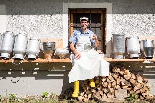 Das von der Kärnten Werbung gestartete Projekt Slow
Food Kärnten ist ein Modell für eine verantwortungsvolle,
nachhaltige und gesunde Ernährungs- und Esskultur. Diese folgt den
Grundsätzen von gut, sauber, fair und schärft das Bewusstsein beim
Konsumenten für eine klimafreundlichere und gesündere Umwelt. Lokale
bzw. regionale Handlungen leisten damit einen Beitrag zur
Verbesserung des globalen Klimas.