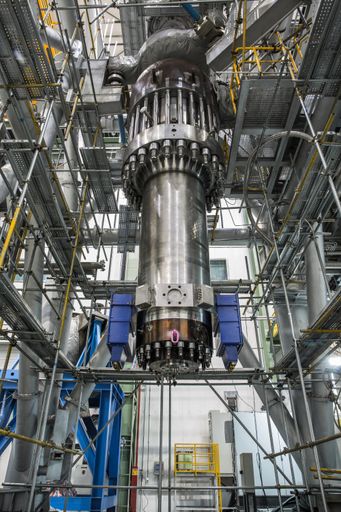 Der Prototyp der Hauptkühlmittelpumpe RUV hat auf dem Prüffeld
des Gemeinschaftsunternehmens SEC-KSB in Shanghai zahlreiche Tests
bestanden. Weiterer Text über ots und www.presseportal.de/nr/100499
/ Die Verwendung dieses Bildes ist für redaktionelle Zwecke
honorarfrei. Veröffentlichung bitte unter Quellenangabe: "obs/KSB SE
& Co. KGaA"