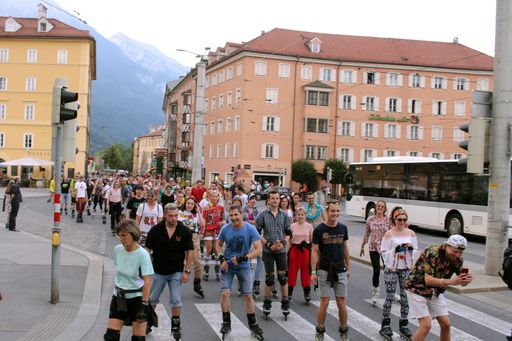 Beim innbruck passathon werden zahlreiche
Teilnehmer mit Skates, Fahrrad oder Laufschuhen dabei sein.