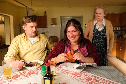 LEBERKÄSJUNKIE erobert weitere Kinoleinwände außerhalb des
bayerischsprachigen Raums / Constantin Film / Leberkäsjunkie
Weiterer Text über ots und www.presseportal.de/nr/12946 / Die
Verwendung dieses Bildes ist für redaktionelle Zwecke honorarfrei.
Veröffentlichung bitte unter Quellenangabe: "obs/Constantin
Film/BERND SCHULLER"