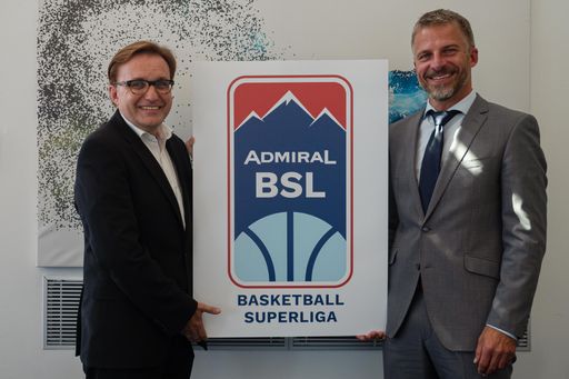  Jürgen Irsigler (Geschäftsführer ADMIRAL
Sportwetten) und Tomas Kanovsky (General Manager ÖBV &
Geschäftsführer BSL GmbH) präsentieren das neue Logo der ADMIRAL
Basketball Superliga.