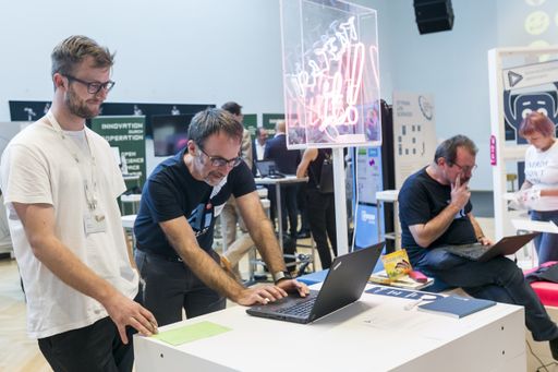 https://www.apa-fotoservice.at/galerie/19819
Alpbach - Innovationsmarathon der TU Austria. Studierende lösen
Probleme für acht österreichische Topfirmen - das Patentamt
unterstützt sie dabei.