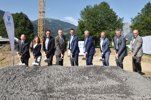 v.l.n.r.: Geschäftsführer, DI Franz Laback, MBA
Christina Möller, Ass. iur., MBA, Gesundheitslandesrat Dr. Christian
Bernhard, Verwaltungsdirektor, Mag. Thomas Jenke Landeshauptmann
Mag. Markus Wallner, VD Mag. Gottfried Koos, Bürgermeister Dipl.
Ing. (FH) Jürgen Kuster, MBA, Ärtzlicher Direktor, Prim. Dr.
Christian Fränkel, Therapie- und Pflegeleiter DGKP Stefan Kuhlmann,
BBA