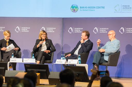 Im Rahmen des Europäischen Forums Alpbach 2019 nahm
Bundesministerin Maria Patek an der Veranstaltung Breakout: Global
denken, regional handeln: Die UN-Nachhaltigkeitsziele in Europa
fördern im Congress Center teil.
